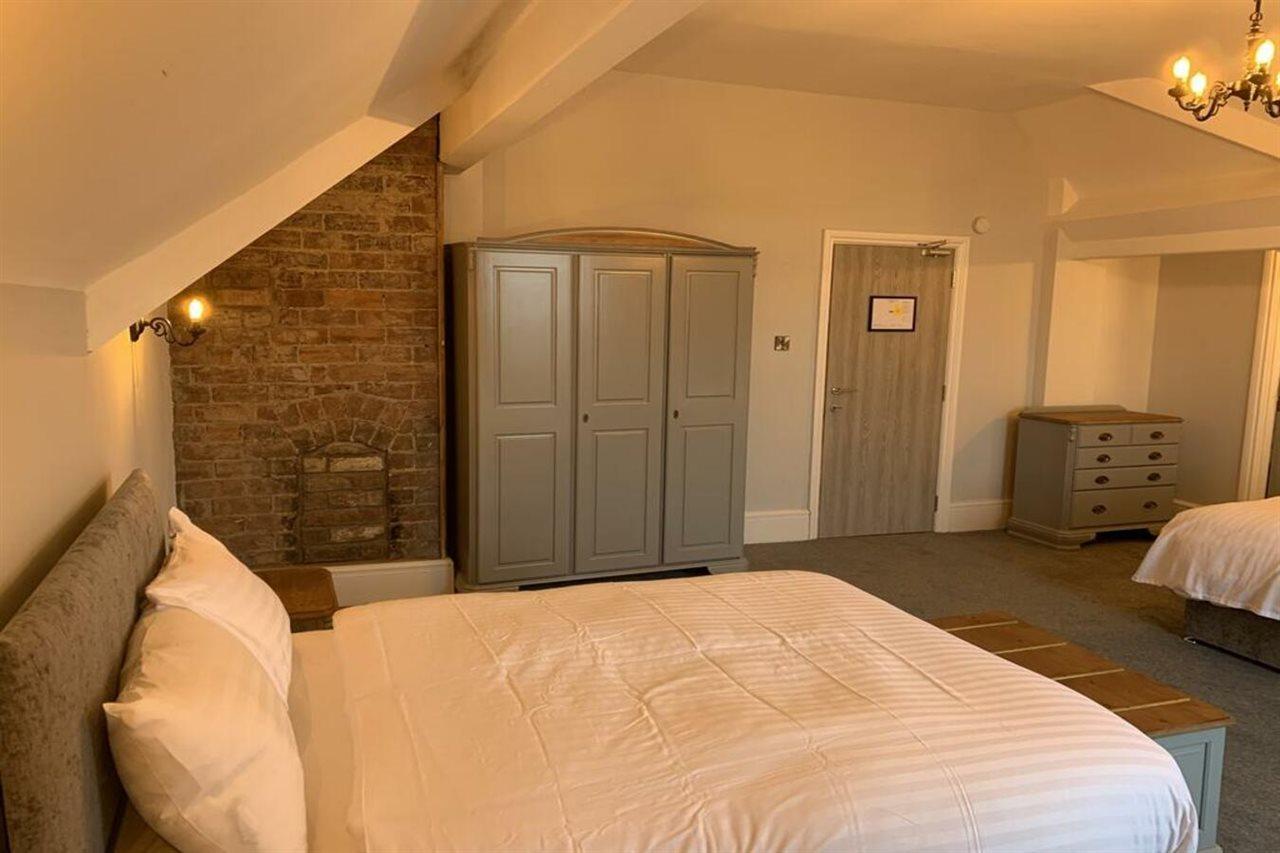 Churchill'S Hotel Wombwell Eksteriør billede