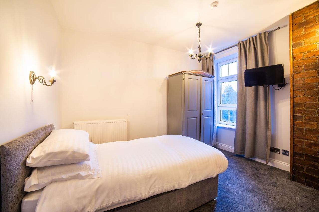 Churchill'S Hotel Wombwell Eksteriør billede
