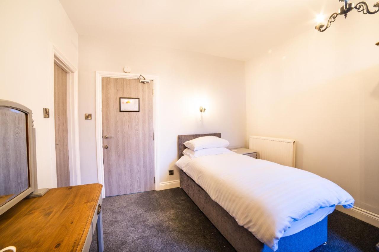 Churchill'S Hotel Wombwell Eksteriør billede