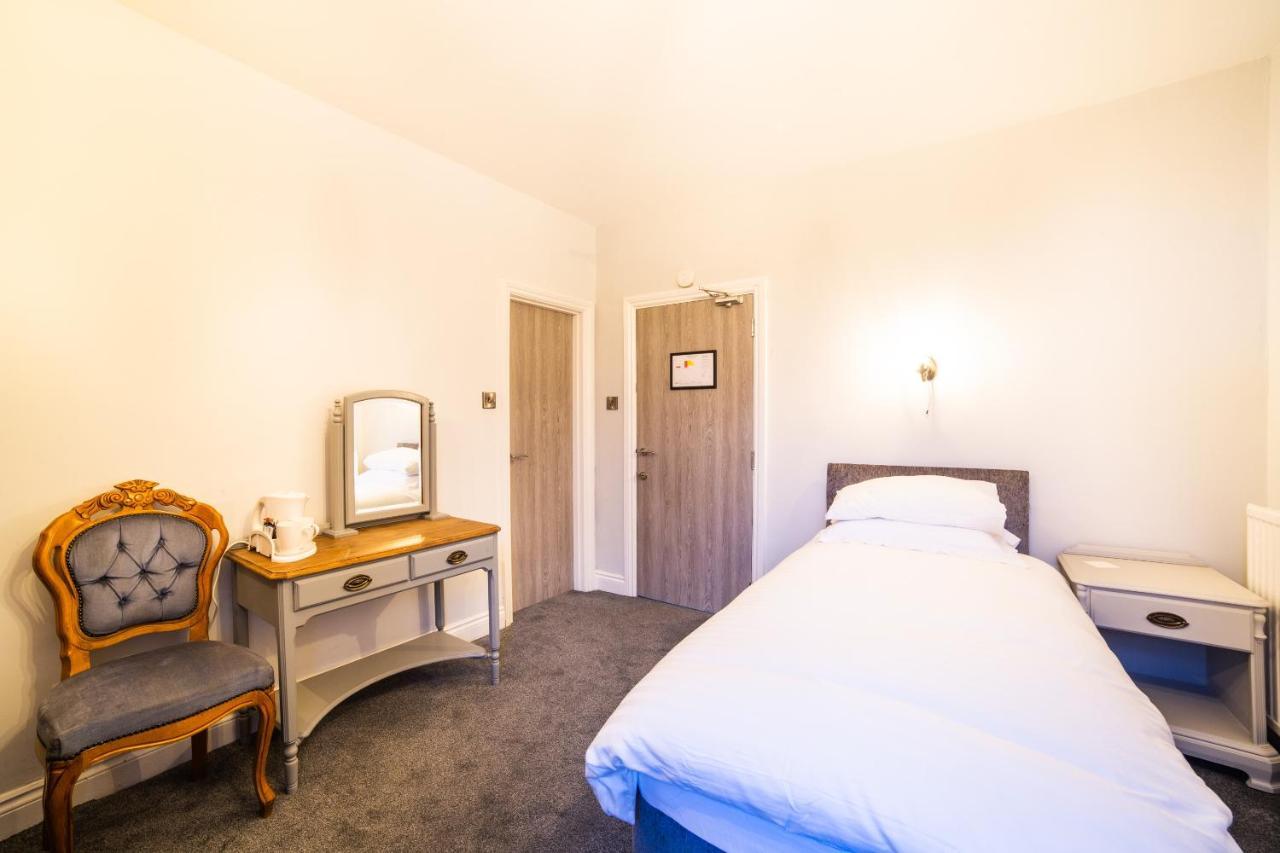 Churchill'S Hotel Wombwell Eksteriør billede